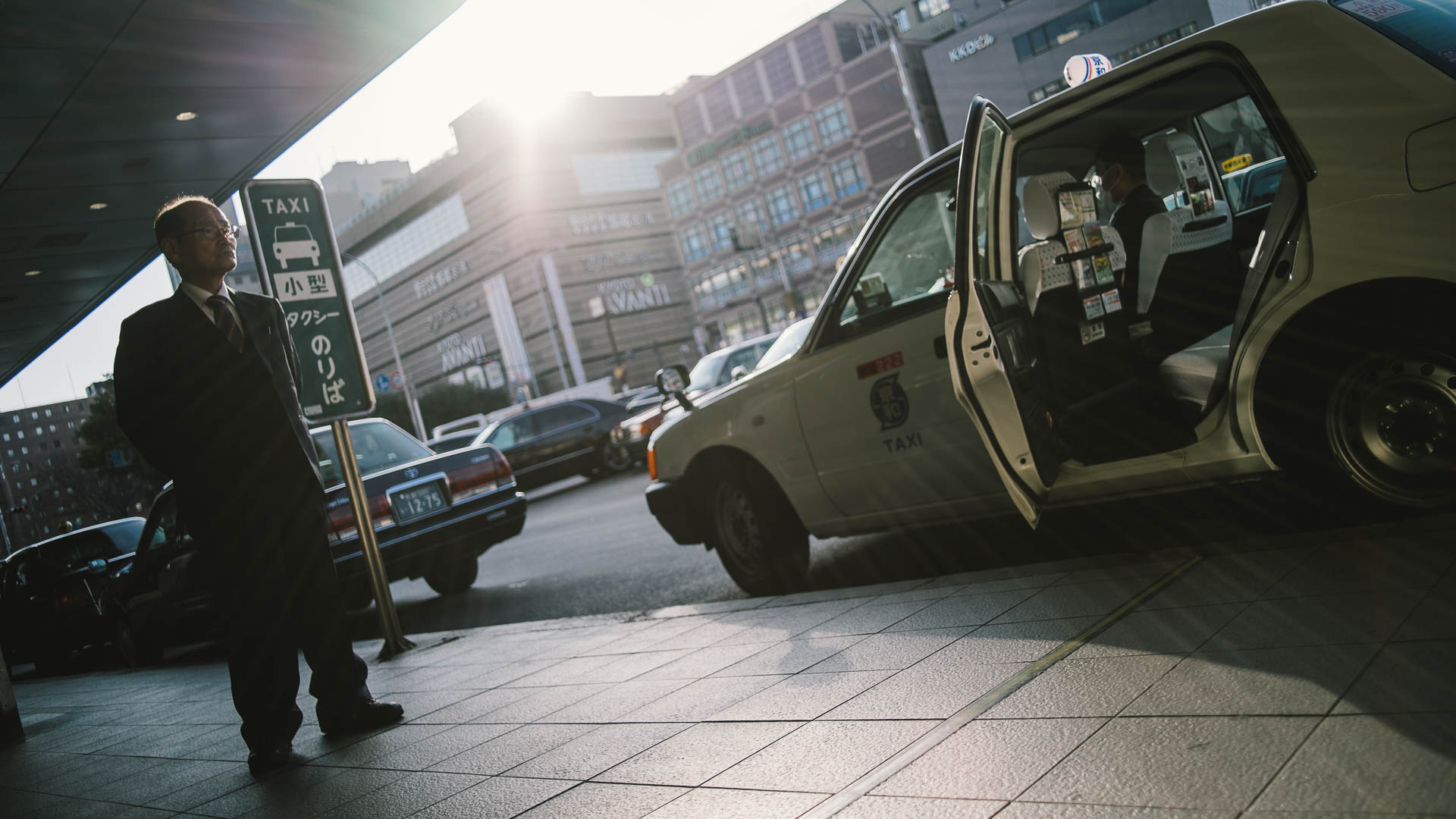 Taxi|Kyoto, Japan|Sony A7|Contax Carl Zeiss Planar Distagon Sonnar